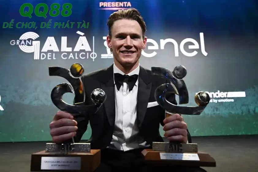 McTominay giành giải cầu thủ xuất sắc nhất Serie A (Ảnh: Football Italia).